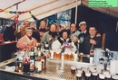 1988: Getr&auml;nkestand w&auml;hrend des Karnevalszuges in Voerde an der Pauluskirche. 