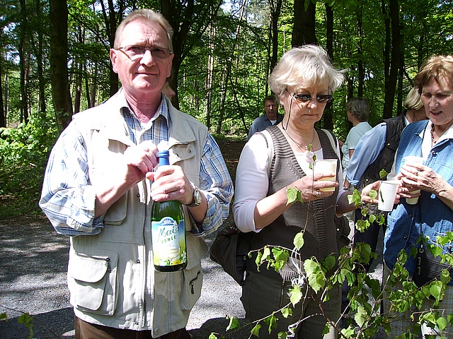 erste Rast auf dem Hinweg - Maibowle