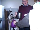 in der K&uuml;che beim Kaffeetest: Pfr M&ouml;ller