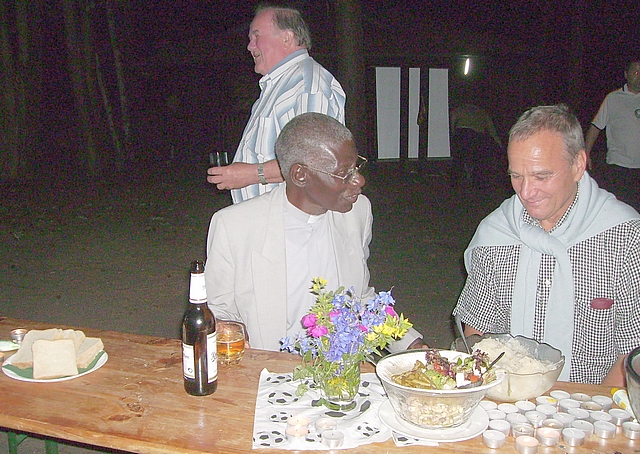 am Paulushaus - Pfarrer Paul Muganga im Gespr&auml;ch