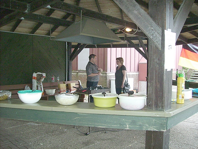 am Paulushaus - Grillmeister Michael (Schulz)