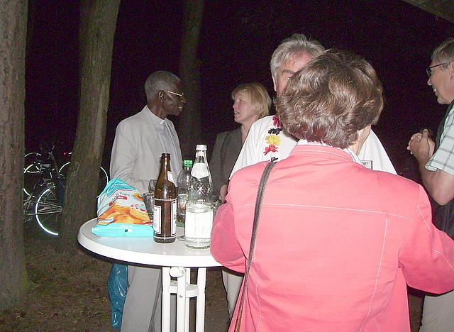 am Paulushaus - Pfarrer Paul Muganga im Gespr&auml;ch