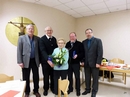 v.l.n.r.: stellv. Bezirksvorsitzender Horst Grossjung, Pr&auml;ses Pfarrer Heinz-Josef M&ouml;ller, Anneliese Sauer, stellv. Kassierer Wolfgang Hecker, Vors. Michael Schulz