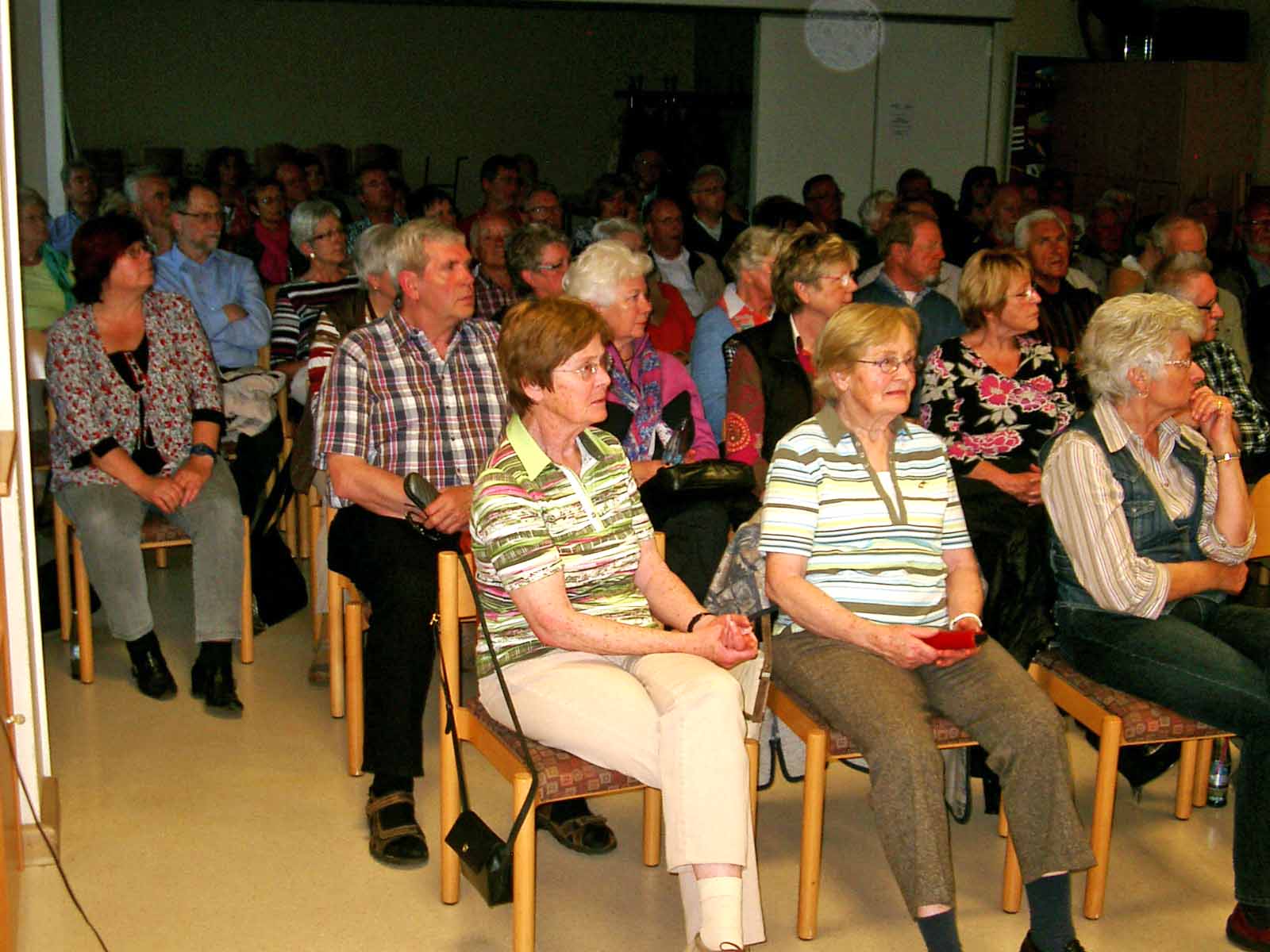 Vortrag1 -Klicke und Bild erscheint in Farbe und Größer