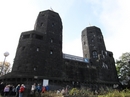 Friedensmuseum "Die Br&uuml;cke von Remagen" - vor dem Museum das sich in den Br&uuml;ckenpfeilern befindet