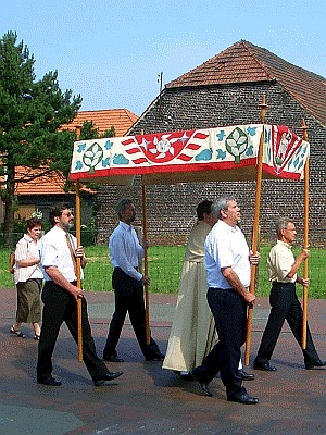 Das Allerheiligste -Klicke und Bild erscheint in Farbe und Gr&ouml;&szlig;er