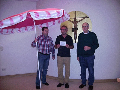 Spenden&uuml;bergabe1 -Klicke und Bild erscheint in Farbe und Gr&ouml;&szlig;er