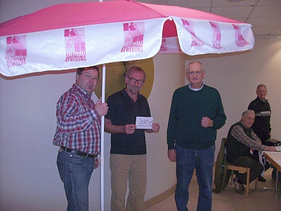 Spenden&uuml;bergabe3 -Klicke und Bild erscheint in Farbe und Gr&ouml;&szlig;er