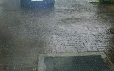 Regenwetter -Klicke und Bild erscheint in Farbe und Gr&ouml;&szlig;er