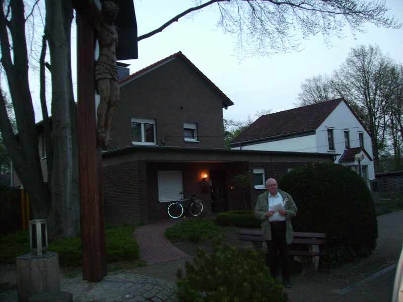 Pastor M&ouml;ller, Statio am Kreuz -Klicke und Bild erscheint gr&ouml;&szlig;er