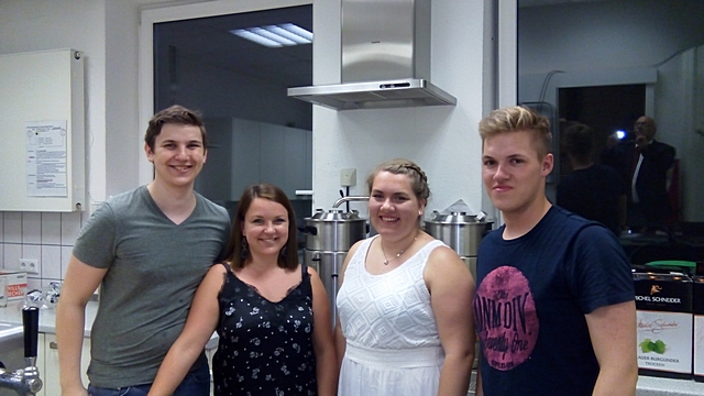 Jugend -Klicke und Bild erscheint in Farbe und Gr&ouml;&szlig;er