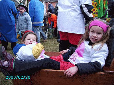 Unsere Kleinen -Klicke und Bild erscheint in Farbe und Größer