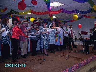 Kirchenchor -Klicke und Bild erscheint in Farbe und Größer