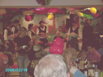 Männerballett -Klicke und Bild erscheint in Farbe und Größer