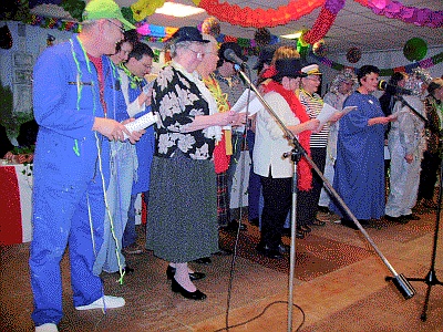 Kirchenchor -Klicke und Bild erscheint in Farbe und Gr&ouml;&szlig;er