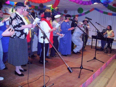 Kirchenchor2 -Klicke und Bild erscheint in Farbe und Gr&ouml;&szlig;er