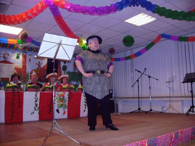 B&uuml;ttenrednerin Margret Baumann -Klicke und Bild erscheint in Farbe und Gr&ouml;&szlig;er