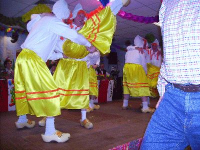 M&auml;nnerballett1 -Klicke und Bild erscheint in Farbe und Gr&ouml;&szlig;er
