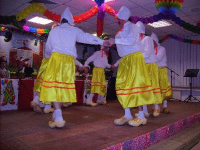 M&auml;nnerballett2 -Klicke und Bild erscheint in Farbe und Gr&ouml;&szlig;er