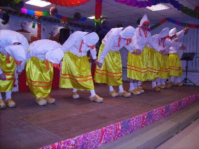 M&auml;nnerballett3 -Klicke und Bild erscheint in Farbe und Gr&ouml;&szlig;er