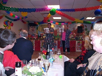 Putzladies -Klicke und Bild erscheint in Farbe und Gr&ouml;&szlig;er