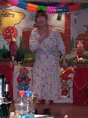 Unschuld -Klicke und Bild erscheint in Farbe und Gr&ouml;&szlig;er